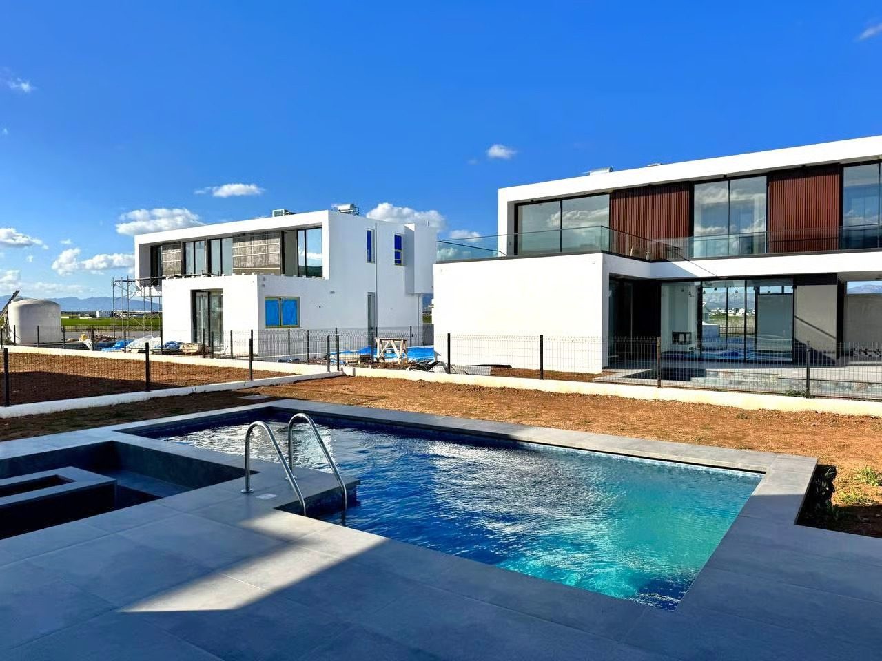 cpp-cyprusprimeproperty-villa1yenibogazici (1) Mağusa Yakınlarında Satılık Lüks Villalar – Doğa, Konfor ve Akdeniz Yaşamı 4+1 Villa, 227m² Özel Havuzlu
