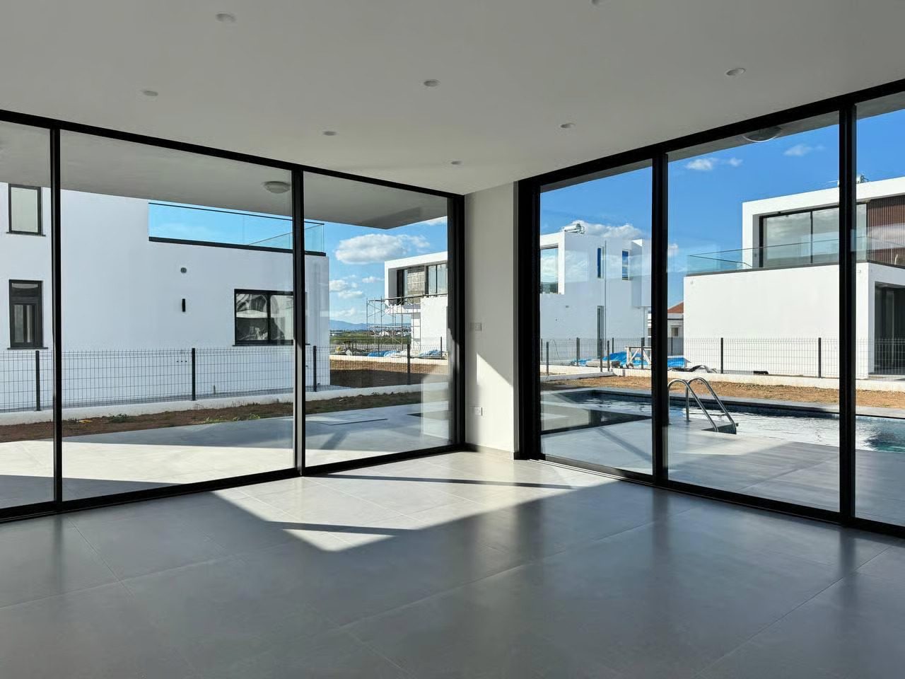 cpp-cyprusprimeproperty-villa1yenibogazici (3) Mağusa Yakınlarında Satılık Lüks Villalar – Doğa, Konfor ve Akdeniz Yaşamı 4+1 Villa, 227m² Özel Havuzlu