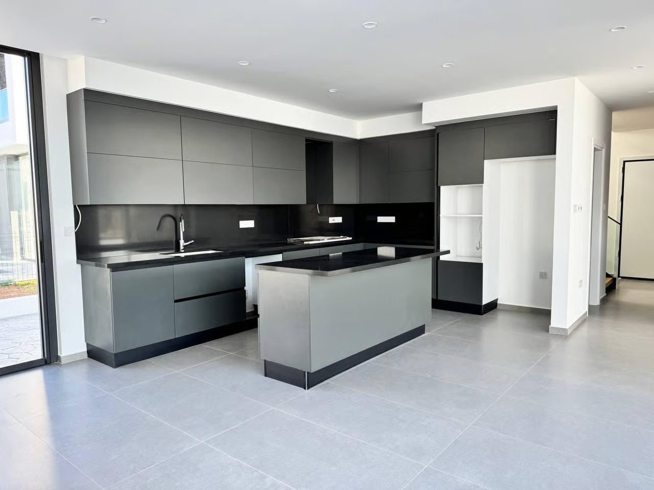 cpp-cyprusprimeproperty-villa1yenibogazici (4) Mağusa Yakınlarında Satılık Lüks Villalar – Doğa, Konfor ve Akdeniz Yaşamı 4+1 Villa, 227m² Özel Havuzlu